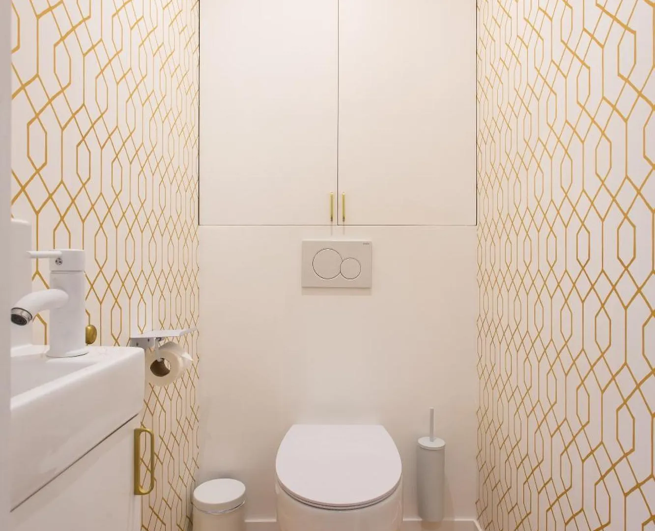 Beautiful - 4br 10p - 9th Arrondissement Of Apartment