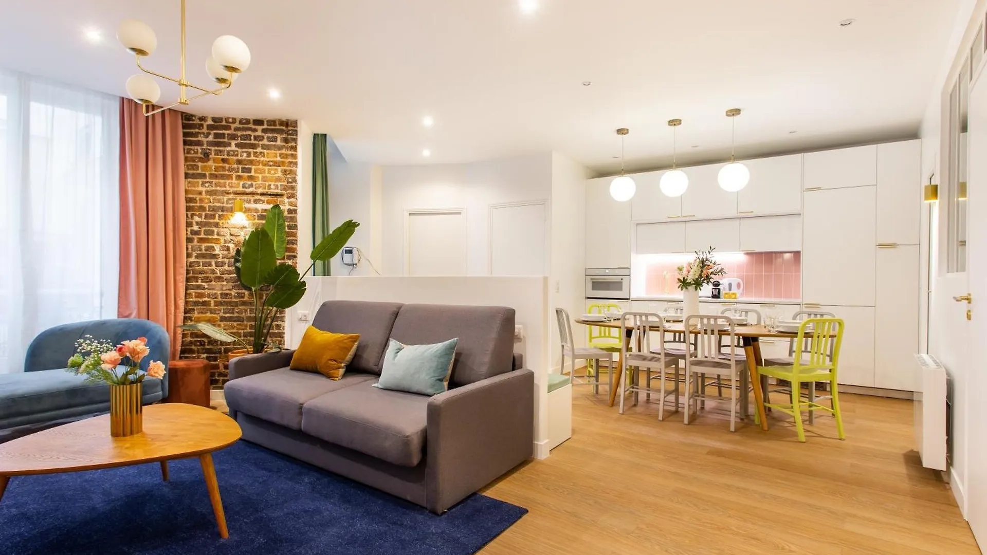 Beautiful - 4br 10p - 9th Arrondissement Of *